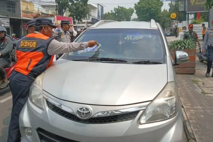 Dishub Cimahi Gencarkan Penertiban Parkir Liar, Sanksi Tegas Menanti Pelanggar