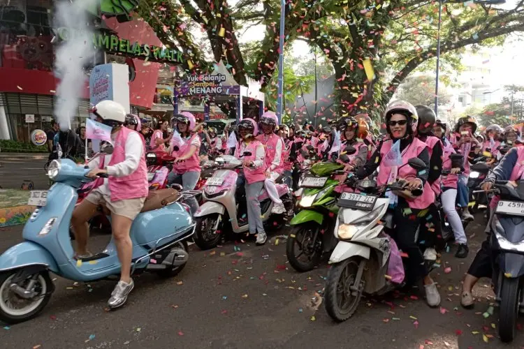 SoKlin Pewangi Ajak 600 Riders Perempuan Konvoi di Bandung, Tampil Bebas Bau dan Gerah
