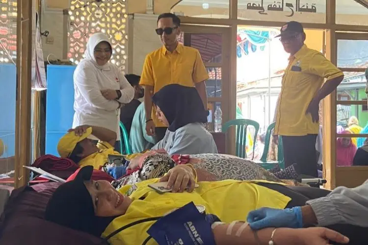 DPD Golkar Kabupaten Cirebon Gelar Pasar Murah dan Layanan Sosial