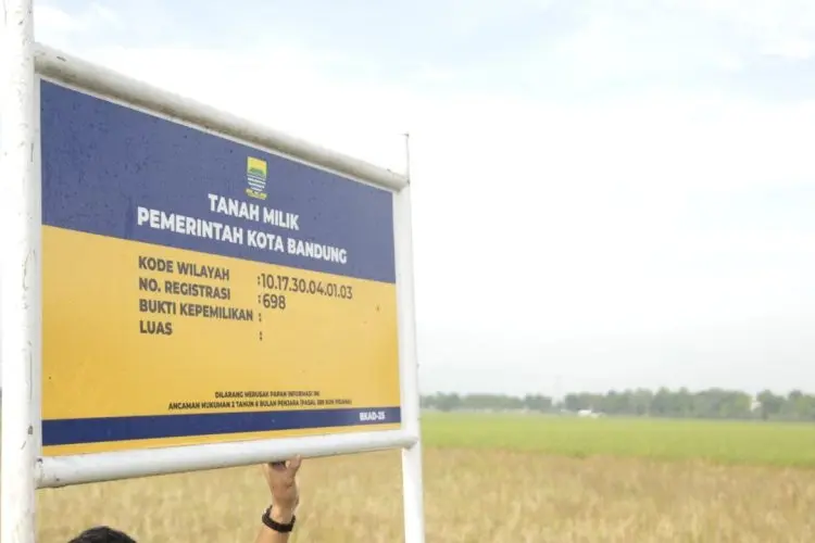 Pemkot Bandung Terbitkan Plang Liar di Sekitar Stadion GBLA
