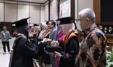 Rektor Itenas Wisuda 861 Lulusan, Tekankan Pentingnya Adaptasi di Era Digital