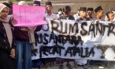 Keberatan Pembangunan Pesantren Al Khoziny Pakai APBN, Rumah Atalia di Bandung Didemo Santri