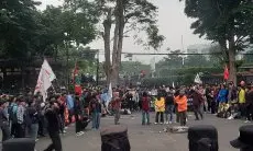 Gelar Aksi Teatrikal, Soroti Janji 19 Juta Lapangan Kerja dan Penangkapan Mahasiswa