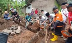 Dari Gubuk Reyot ke Harapan Baru: Kisah Keluarga Kar’an dan Tangan Dermawan 'Bos Koi'