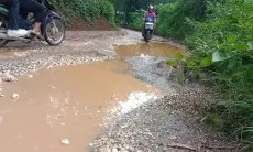 Jalan Penghubung Empat Desa di Cipatat Bandung Barat Memprihatinkan, Warga Mengeluh dan Resah