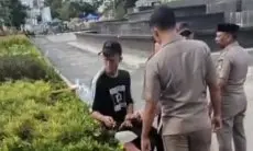 Viral! Satpam Islamik Center Dumai Dituding Arogan ke Pedagang Air Mineral