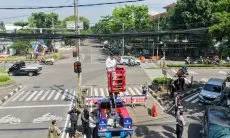 Pemkot Bandung Menata Kabel Udara di Jalan Buah Batu Demi Kota yang Lebih Tertib dan Indah