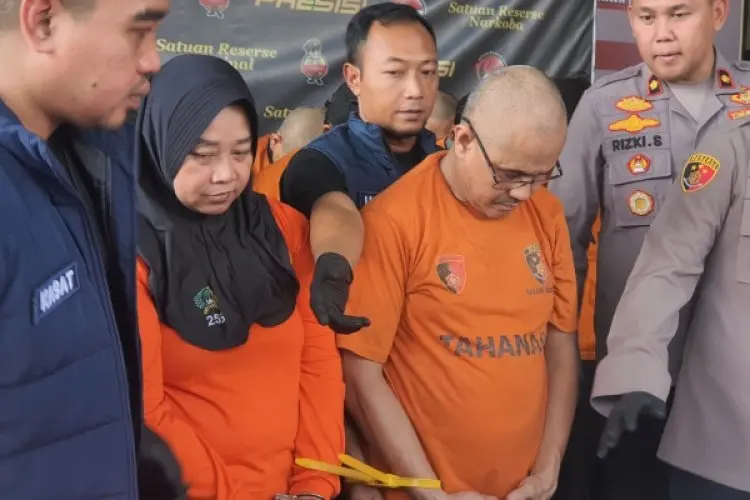 Baru Lima Bulan Menikah, Pasutri Ganja Paruh Baya Asal Bandung Ini Terancam Penjara Gegara Edarkan 3,7 Kg