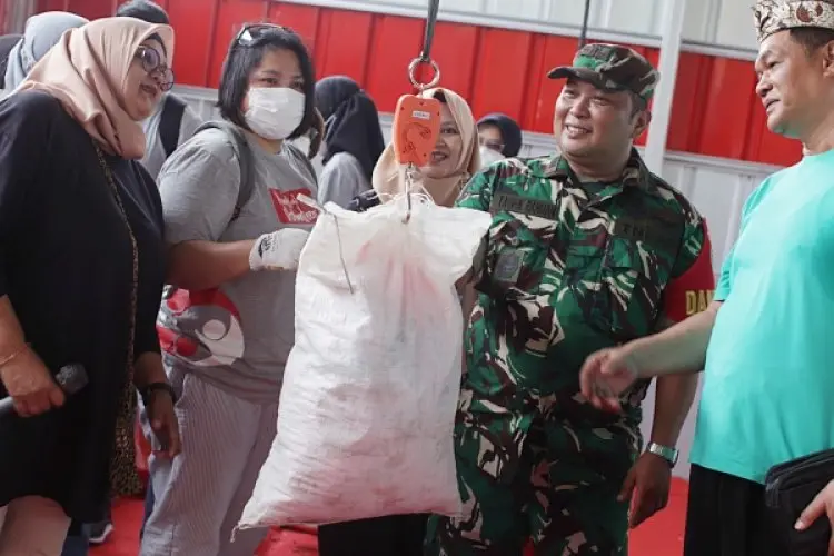 Dulu Jijik, Rina Hatibie Kini Dapat Cuan Gede dari Sampah