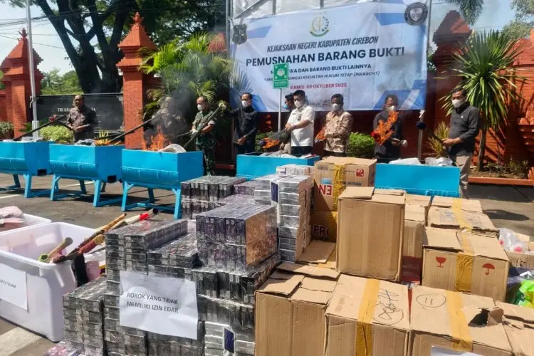 Ribuan Barang Bukti Hasil Kejahatan Dimusnahkan Kejari Sumber