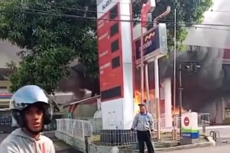 Kebakaran Hebat Landa SPBU di Cimahi, Kerugian Ditaksir Capai Rp1 Miliar