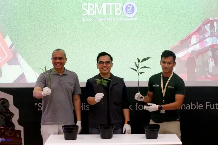 FOTO: HUT SBM ITB Gelar Bandung Heritage Green Fair 2025