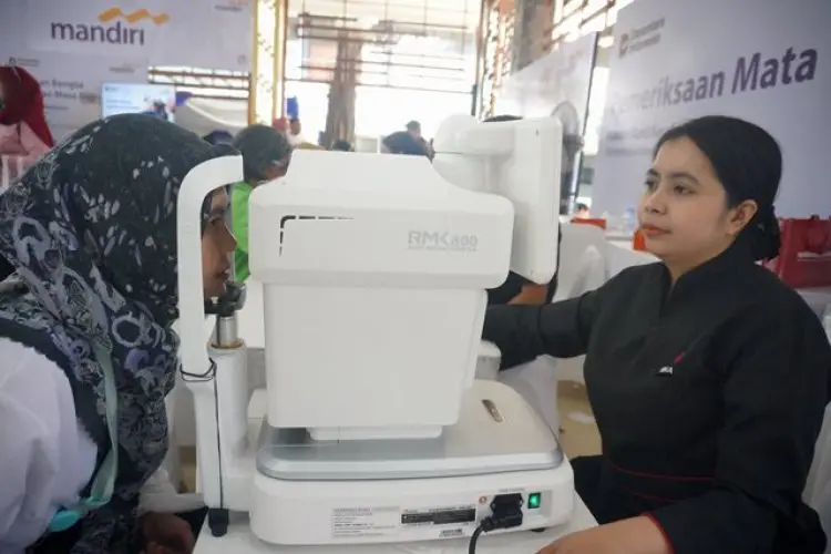 FOTO: HUT Ke 27 Bank Mandiri Gelar Pemeriksaan Kesehatan Gratis