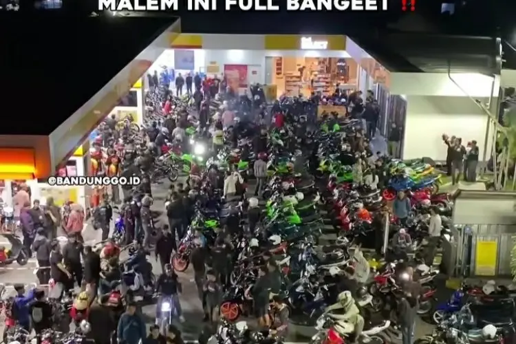 Viral Ratusan Bikers Dua Tak Padati Shell Cihampelas