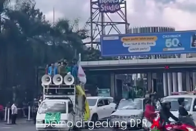 Viral! Santri Gelar Aksi di Trans Studio Bandung, Jadi Sorotan Netizen