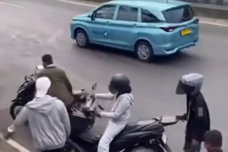 Viral Debt Collector Tarik Paksa Motor Ibu dan Dua Anak di Pulogadung, Polisi Turun Tangan