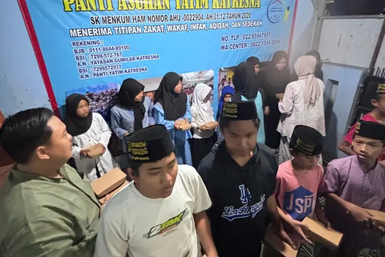 Satu Atap Berbagi dengan 46 Anak Yatim di Komplek Graha Rancamanyar