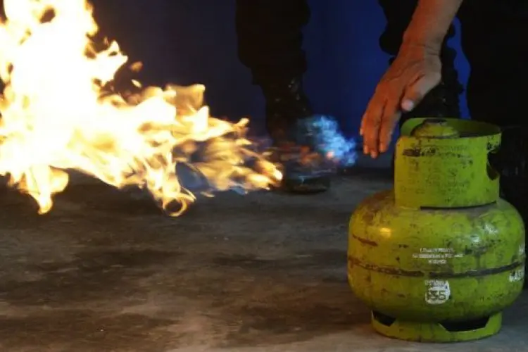 Warga Babakan Ciparay Kota Bandung Dihobohkan Ledakan Gas 3 Kilogram