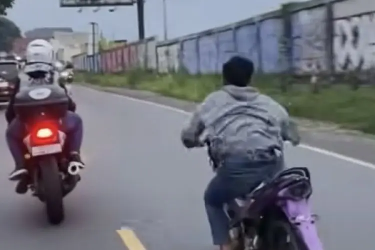 Viral! Pemotor Tanpa Helm Ugal-ugalan, Ditegur Malah Ngambek dan Ngebut di Jalan