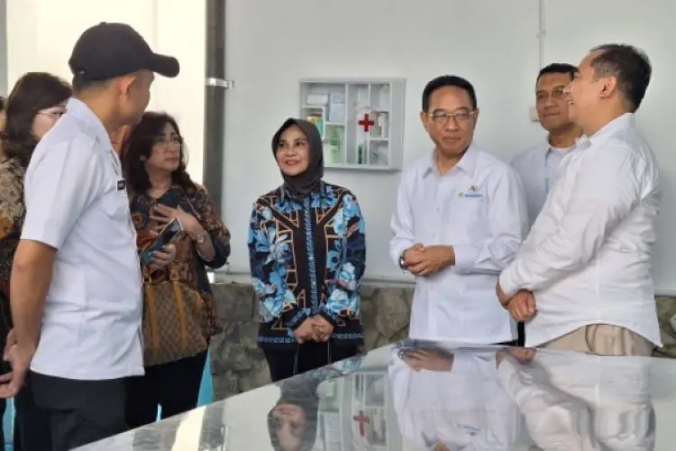 Benjamin Paulus Octavianus Tinjau Dapur SPPG Gegerkalong, 36,7 Juta Jiwa Siswa Sudah Terima MBG