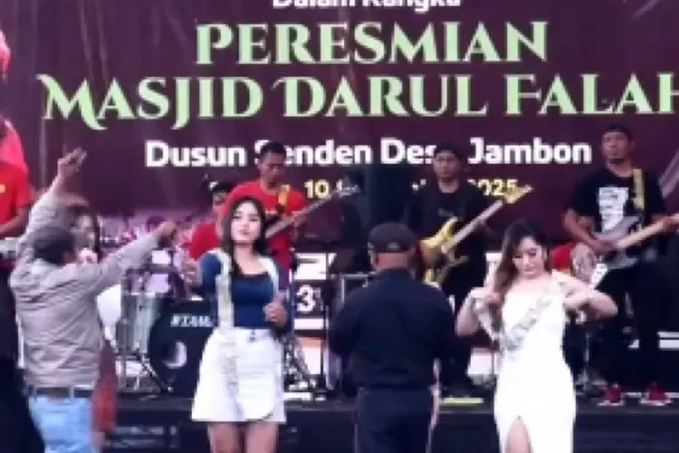 Viral! Peresmian Masjid di Temanggung Dimeriahkan Biduan dan Musik Dangdut