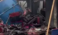 Truk Diduga Rem Blong Tabrak Pasar Sidosari Purworejo hingga Bangunan Rumah Rusak Parah