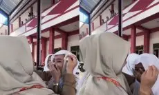 Guru di Semarang Viral Setelah Hapus Makeup Siswi, Ternyata Bagian dari Penertiban Sekolah