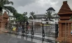 Dedi Mulyadi 'Ngegas' Gegara Pilar Pagar Gedung Sate Dikomentari Netizen