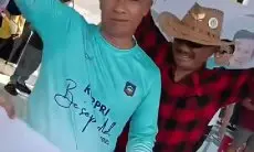 Viral Pria Topi Koboi Diduga Hendak Curang Saat Ambil Kupon Undian di Acara Fun Bike Lombok Tengah