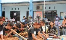 Di Tengah Gempuran Musik Modern, Komunitas Ini Bawa Seni Sunda Bersinar Kembali Lewat Kolaborasi