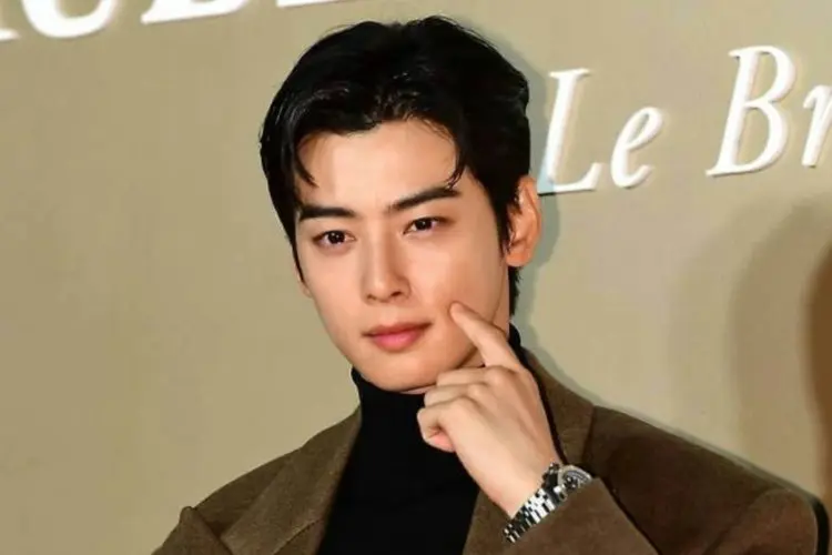 Promosi Album Comeback Cha Eun Woo Buat 100.000 Panggilan Palsu Membanjiri Warga Tak Bersalah