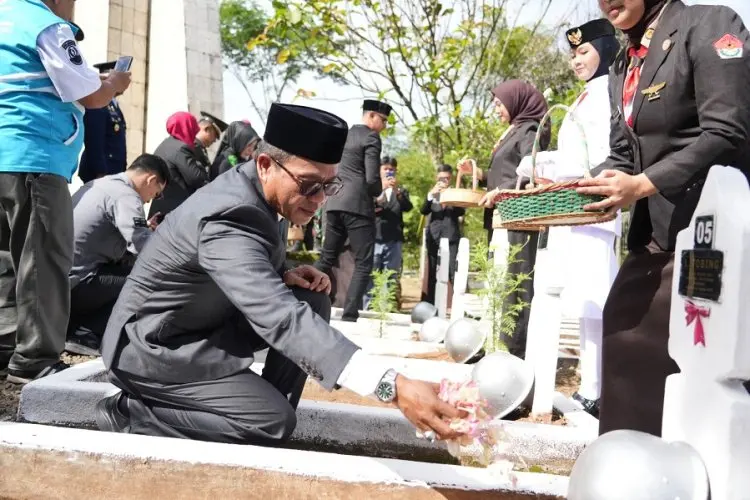 Bupati Bandung Ajak Masyarakat Teladani Semangat dan Keikhlasan Para Pahlawan