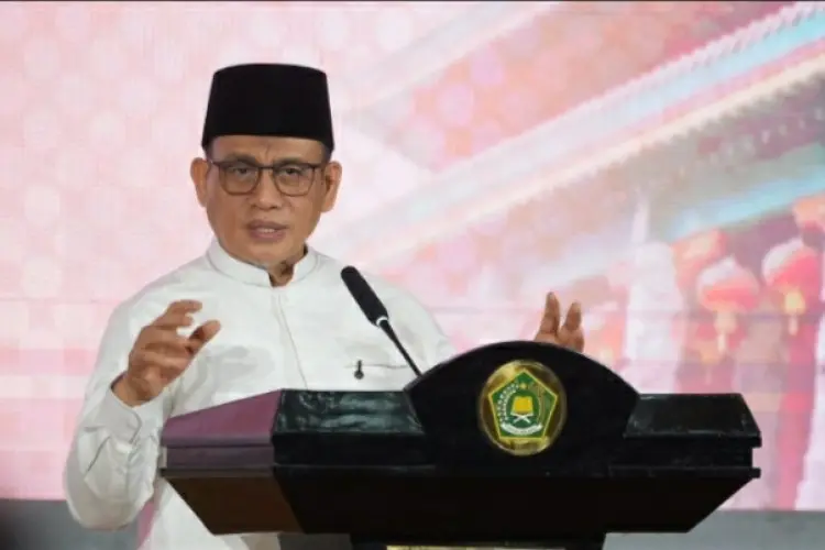 Wamenag Tegaskan Aksi Cium Anak oleh Gus Elham Tak Pantas dan Harus Diawasi Ketat