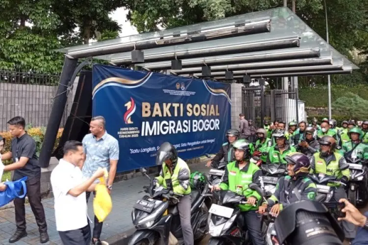 Kantor Imigrasi Bogor Bagikan Sembako dan Gelar Donor Darah