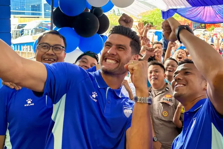 Datangi Tasikmalaya, Julio Cesar Terkejut Bobotoh Persib Ada di Mana-mana