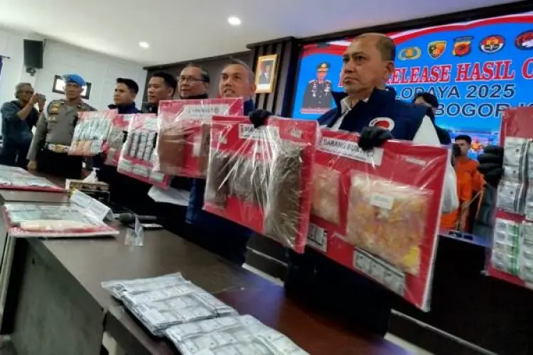 Polresta Bogor Kota Berhasil Ringkus Bandar Tembakau Sintetis Lintas Daerah, Rumah Kontrakan Jadi Tempat Produksi