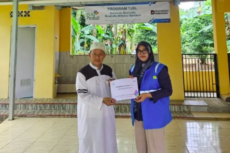 PLN Wujudkan Kenyamanan Beribadah Lewat Bantuan Renovasi Masjid Miftahul Barokah Desa Cikahuripan