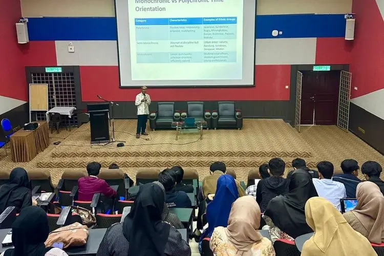 Visiting Lecturer UNISBA di USIM Soroti Etika Komunikasi dan Budaya Kerja Indonesia