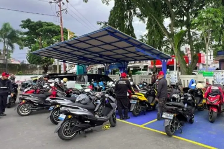 PLN Dorong Transisi Energi Lewat Dukungan Touring Motor Listrik di Jawa Barat