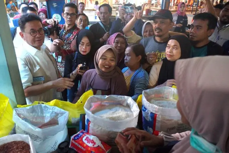 FOTO: Kunjungan Kerja Menteri Perdagangan di Pasar Cihapit