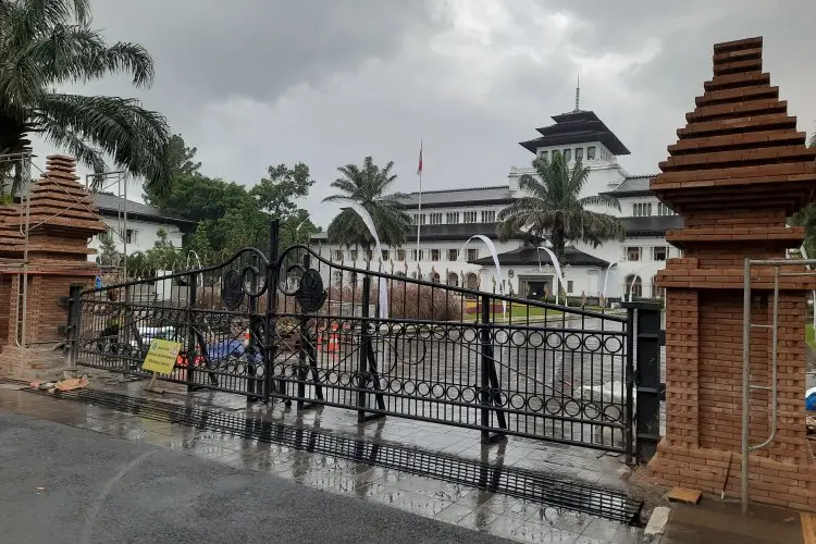 Dedi Mulyadi 'Ngegas' Gegara Pilar Pagar Gedung Sate Dikomentari Netizen