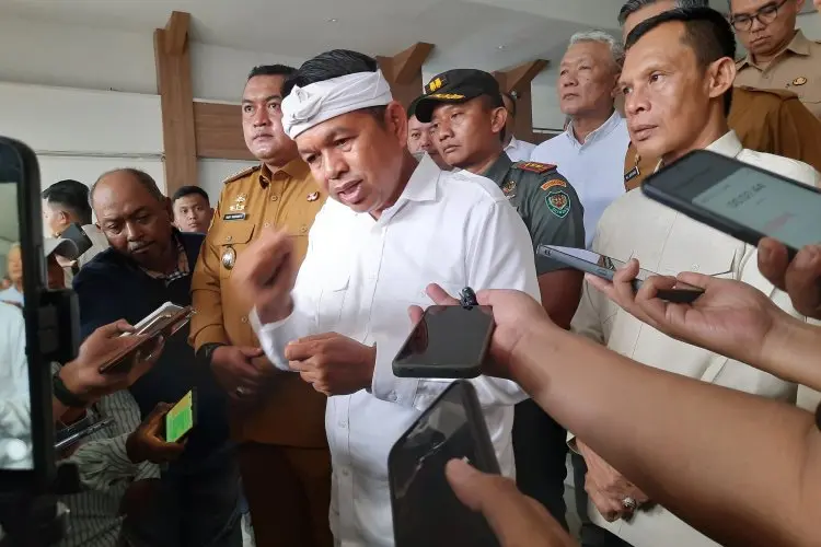 Penanganan Banjir Citarum, Dedi Mulyadi Manfaatkan Bantuan Perahu Karet dari Kodam III Siliwangi