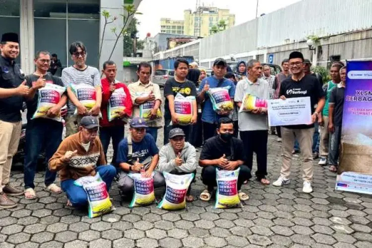 Karyawan XLSMART Salurkan Bantuan Beras di Jawa Barat dan Bangun Sarana Air Bersih di Kulonprogo 