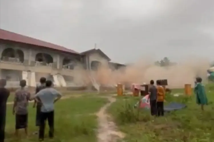 Viral Detik-detik Bangunan Pesantren di Bireun Aceh Ambruk