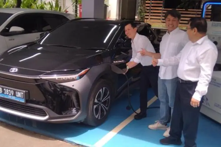 TAM Hadirkan Fasilitas Charging Mobil Listrik Toyota di Kawasan Hypersquare Paskal 23 Bandung