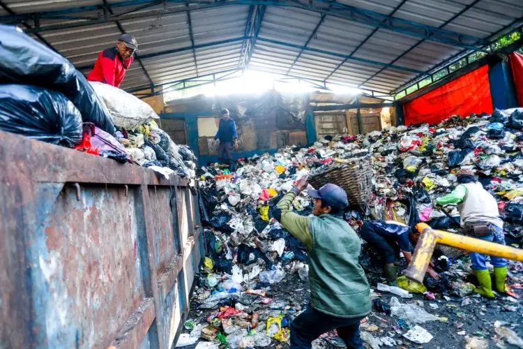 Realisasi KBS Kota Bandung Baru 481, DLH Siapkan Ribuan Petugas Pemilah