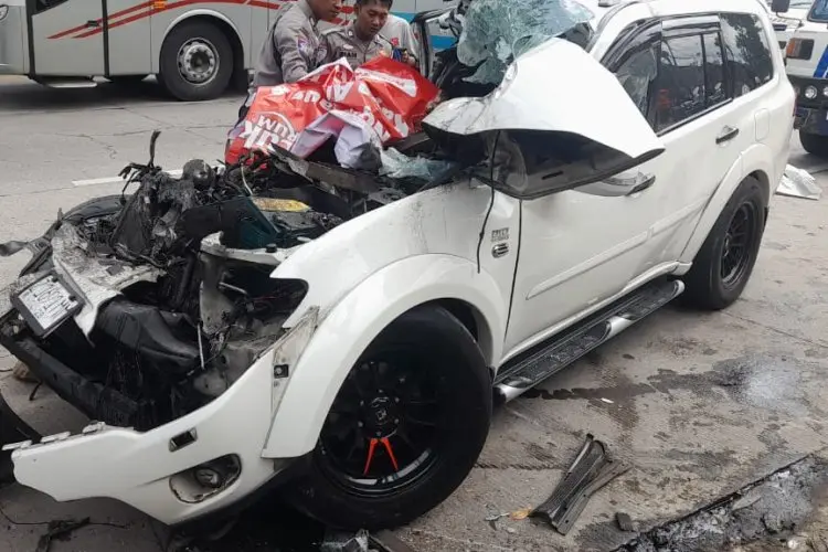 Kecelakaan Maut di Bypass Cicalengka, Sopir Pajero Tewas Tertabrak Truk Tronton Parkir