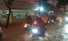 Banjir Cileuncang di Warung Lobak Sebabkan Kemacetan Lalu Lintas Hingga Akses Tol Soroja di Perempatan Jalan Otto Iskandar Dinata