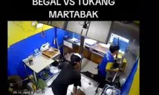 Viral Penjual Martabak di Bandung Keluarkan Dua Samurai Saat Hendak Dibegal