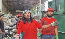 Menghabiskan Sampah, Menghadirkan Harapan Cerita Ujang dan Mesin Motah